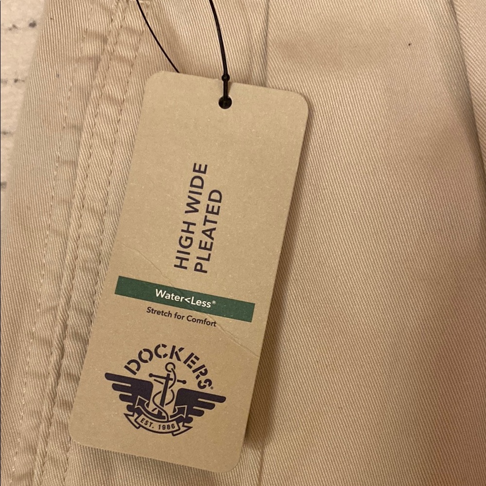 DOCKERS.Classic Tan women’s Pants - Picture 6 of 9